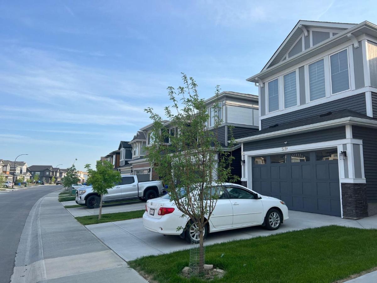 Beautiful 2 Bedroom Home Away From Home Calgary Exterior photo
